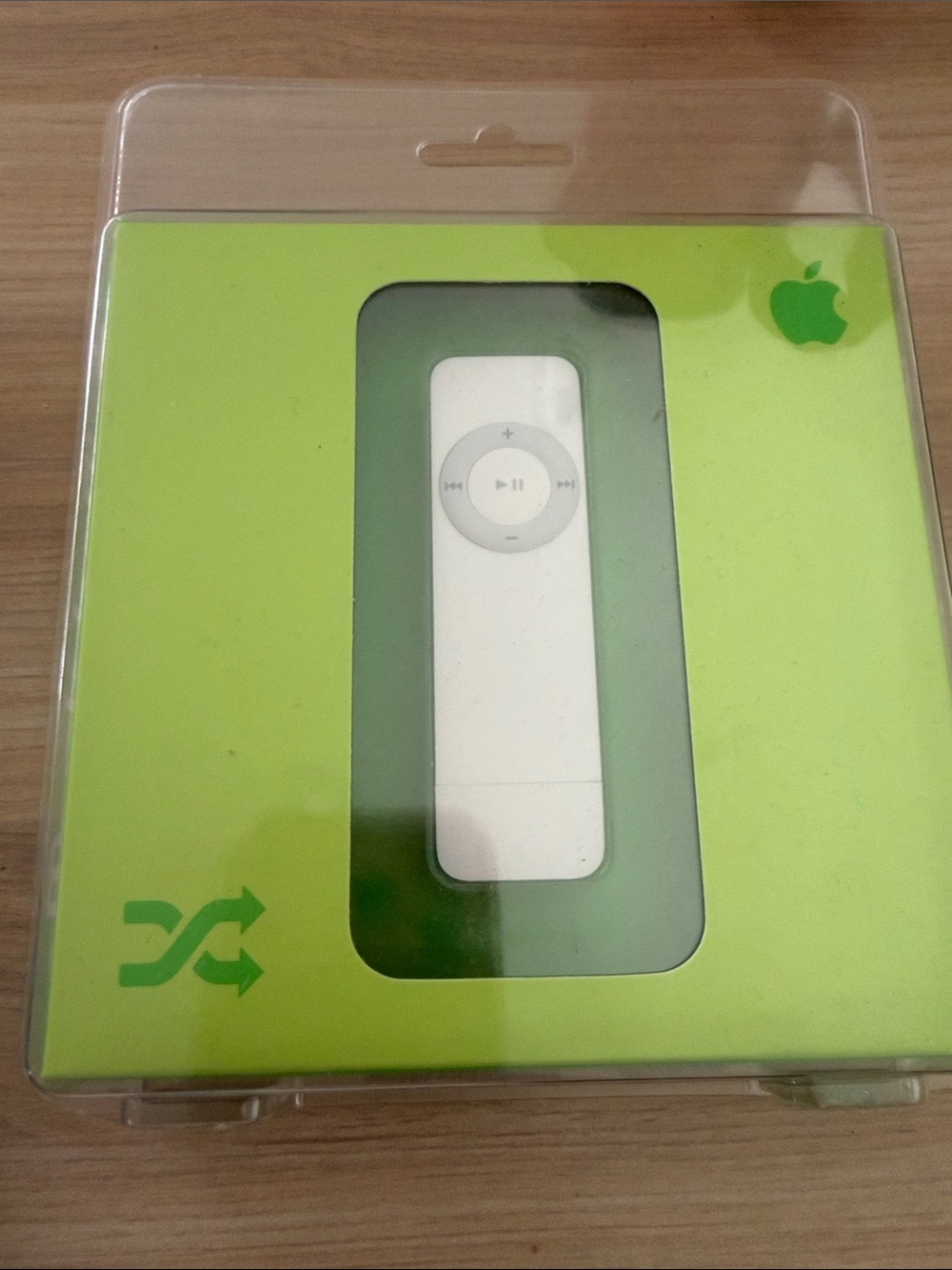 Apple White iPod Shuffle with Lime Green Display Packaging